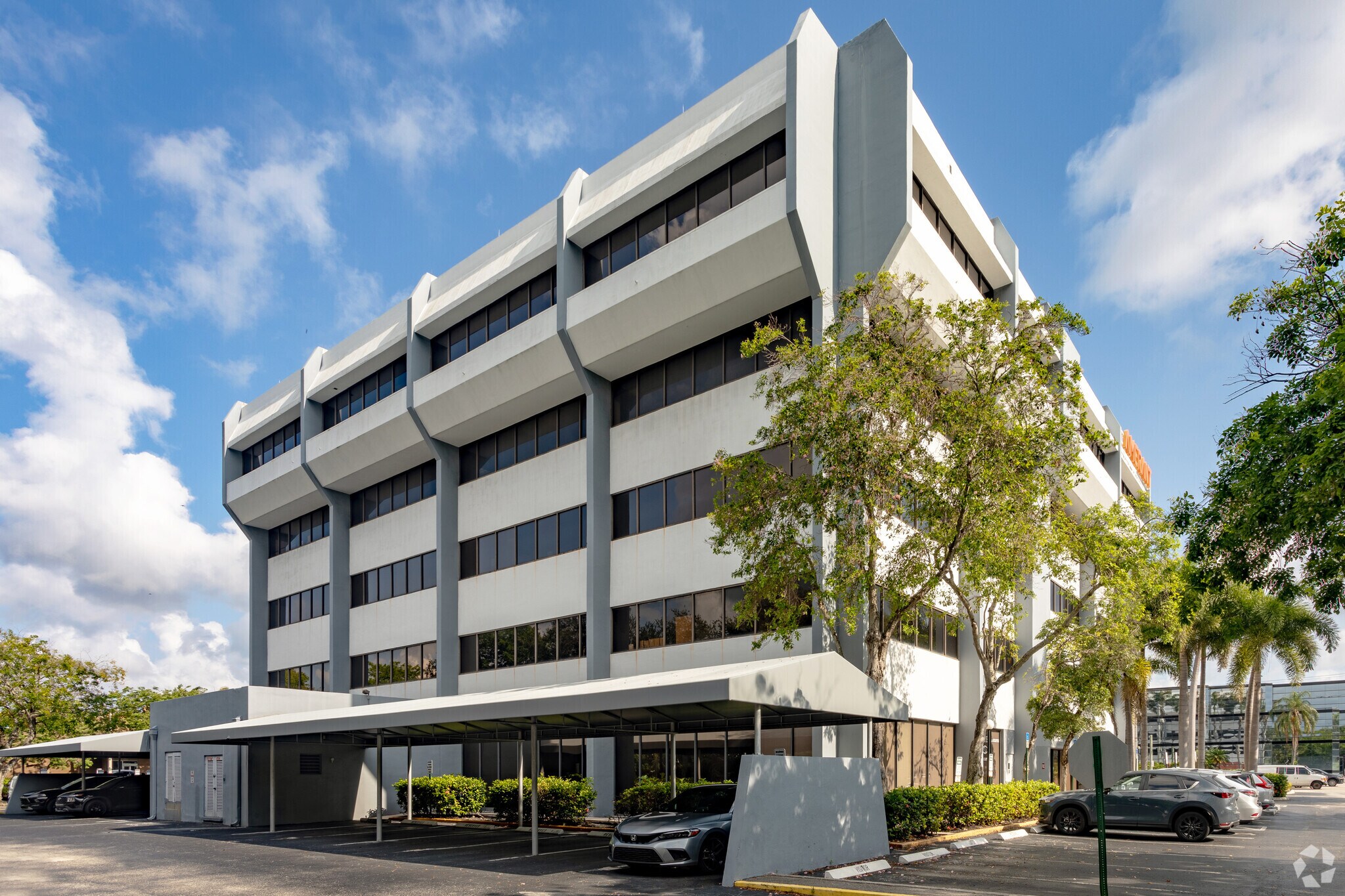 800 W Cypress Creek Rd, Fort Lauderdale, FL à louer Photo du bâtiment- Image 1 de 6
