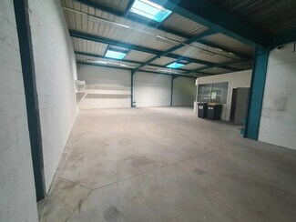 Plus de détails pour 13 Rue Henri Farman, Tremblay-en-France - Bureau, Local d'activités à louer