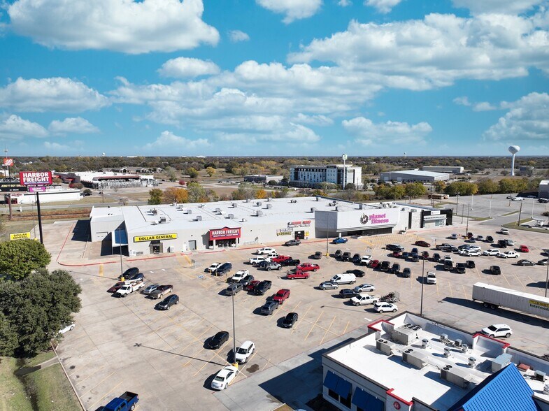 1000 N Loop 340, Bellmead, TX à louer - Photo du bâtiment - Image 3 de 4