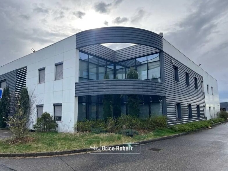 Flex dans Saint-Priest à louer - Photo du bâtiment - Image 2 de 4