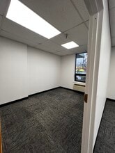 60-90 Bridge Rd, Islandia, NY à louer Photo intérieure- Image 2 de 3