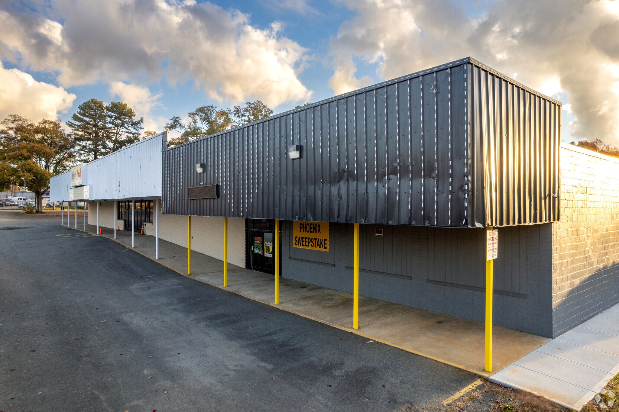 8805 E W T Harris Blvd, Charlotte, NC for sale Primary Photo- Image 1 of 1