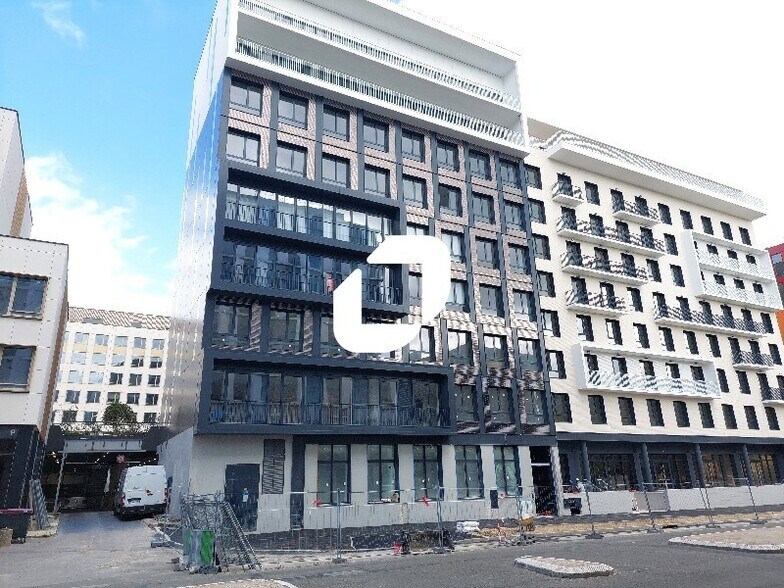 7 Rue George Stephenson, Montigny Le Bretonneux à louer - Photo du bâtiment - Image 3 de 28