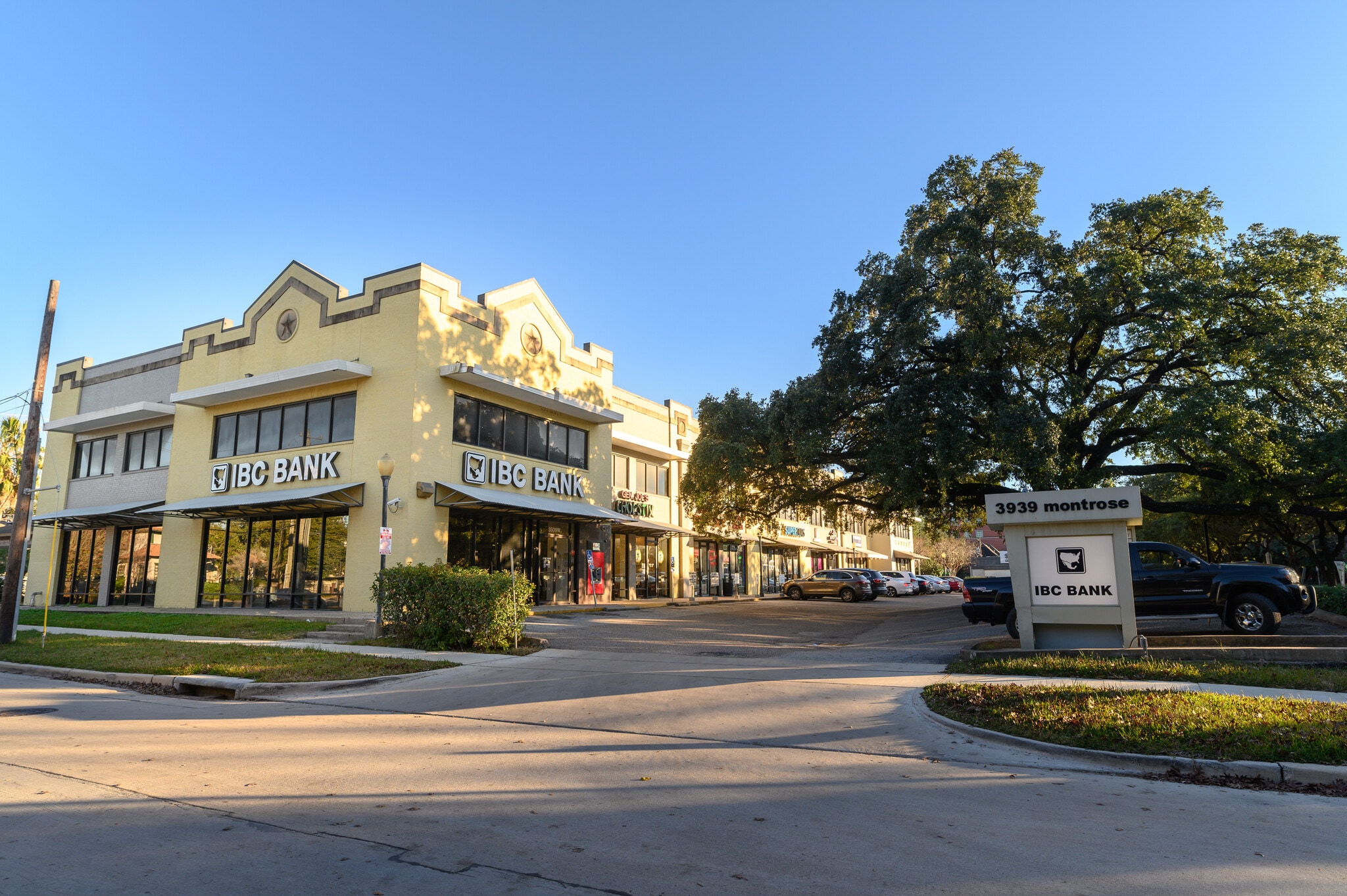 3939 Montrose Blvd, Houston, TX for lease Primary Photo- Image 1 of 6