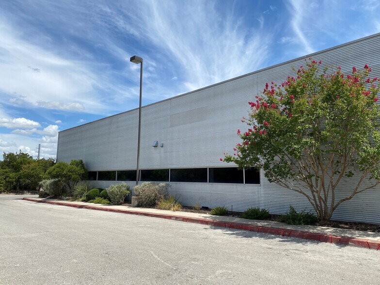 14805 Omicron Dr, San Antonio, TX à vendre - Photo du bâtiment - Image 2 de 5