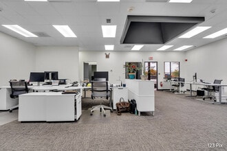 1480 Howard St, Elk Grove Village, IL for lease Interior Photo- Image 2 of 19