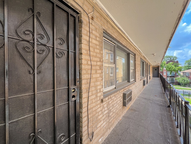 7727 S Colfax Ave, Chicago, IL à vendre - Photo du bâtiment - Image 3 de 5