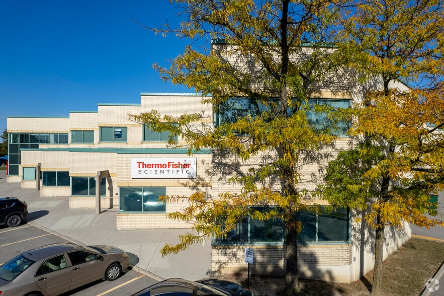 145 Renfrew Dr, Markham, ON à louer - Photo du bâtiment - Image 2 de 3