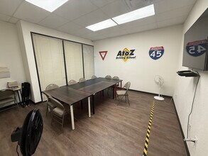 11233 Crown Park Dr, Houston, TX for lease Interior Photo- Image 2 of 9