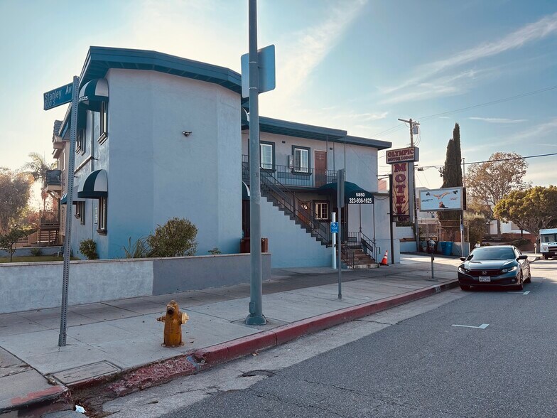 5850 W Olympic Blvd, Los Angeles, CA à vendre - Photo du bâtiment - Image 2 de 22
