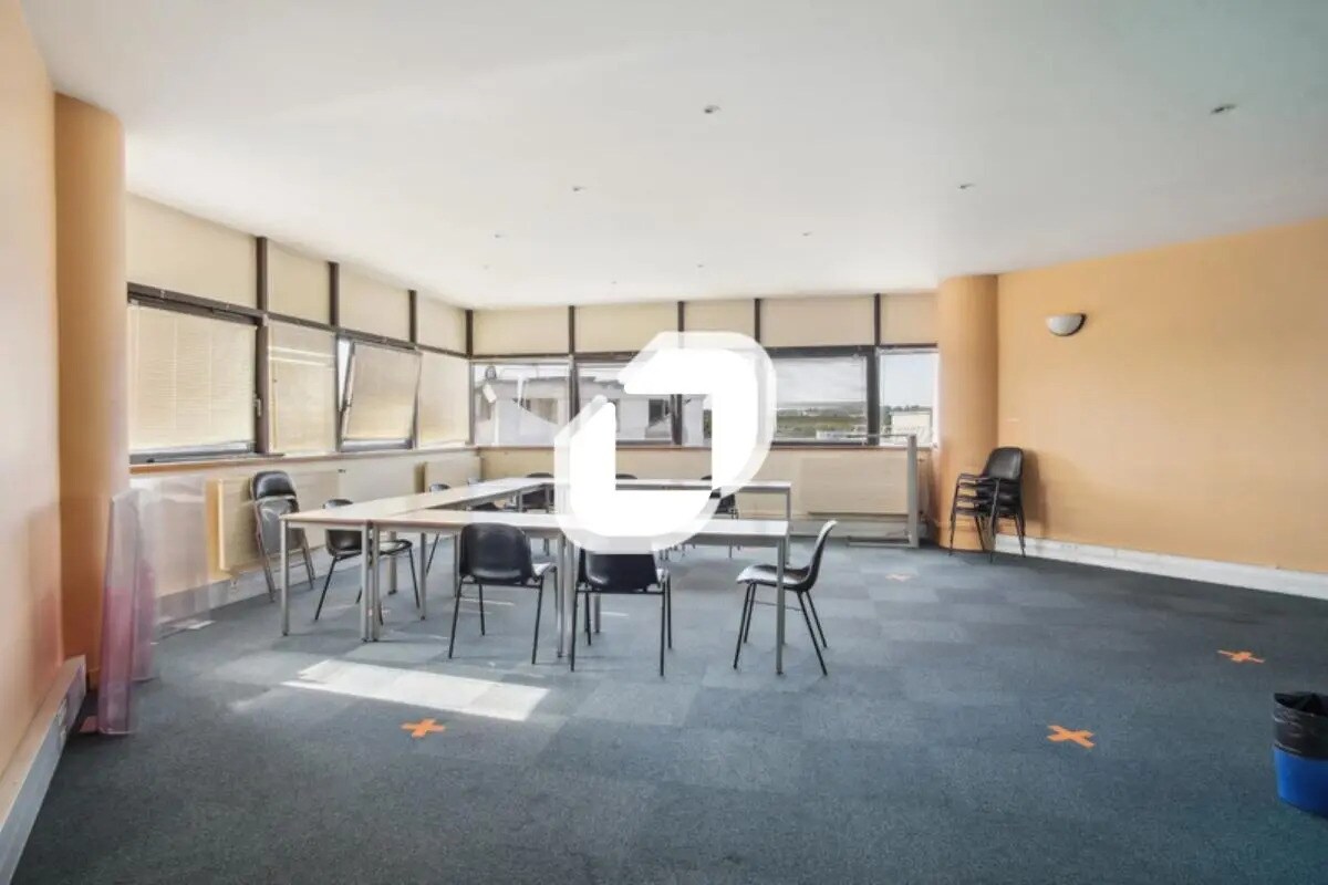 Office in Meaux for lease Interior Photo- Image 1 of 14