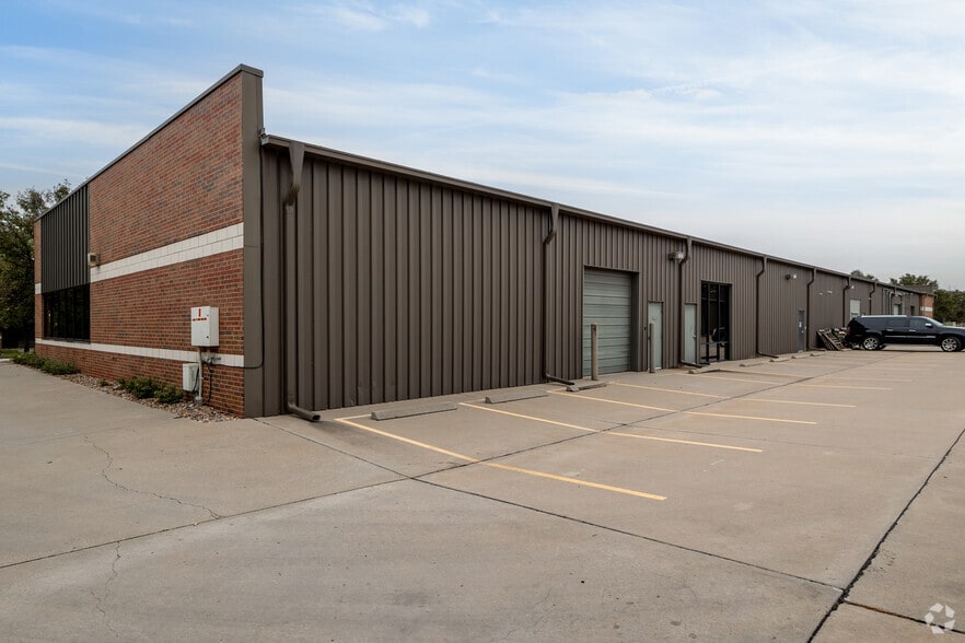 8200 E 34th St, Wichita, KS for lease - Building Photo - Image 2 of 3