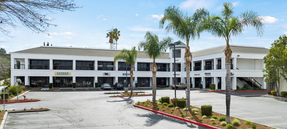 23206 Lyons Ave, Santa Clarita, CA à vendre - Photo du bâtiment - Image 2 de 20