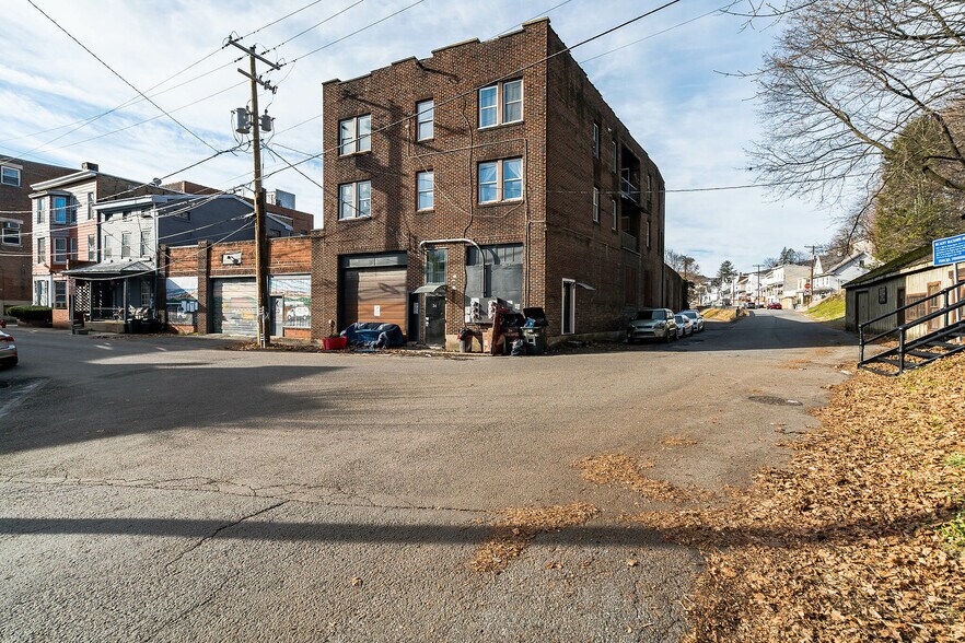 34 N Nescopec St, Tamaqua, PA à vendre - Photo du bâtiment - Image 3 de 17