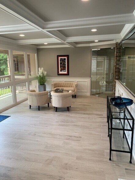 10621 N Oak Hills Pky, Baton Rouge, LA à vendre - Photo du bâtiment - Image 2 de 11