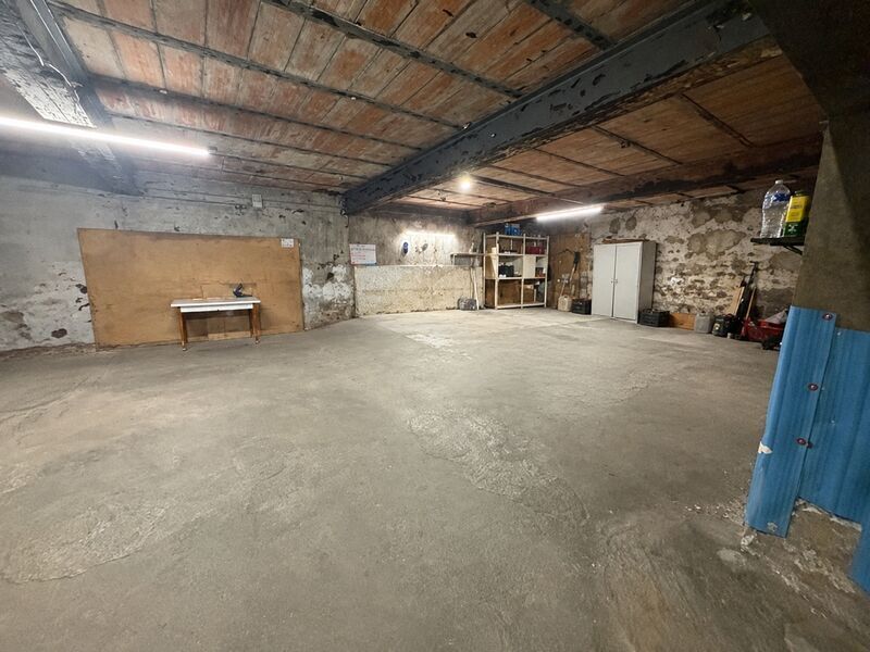 Flex in Lyon for lease Interior Photo- Image 1 of 6