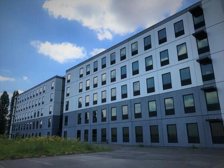 16 Rue De L'Equerre, SAINT-OUEN-L'AUMONE à louer - Photo du bâtiment - Image 1 de 17