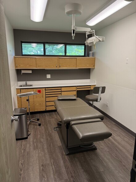 57 N Middletown Rd, Nanuet, NY à louer - Photo du bâtiment - Image 2 de 14