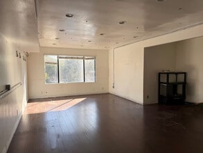 7815-7817 Melrose Ave, Los Angeles, CA for lease Interior Photo- Image 2 of 3