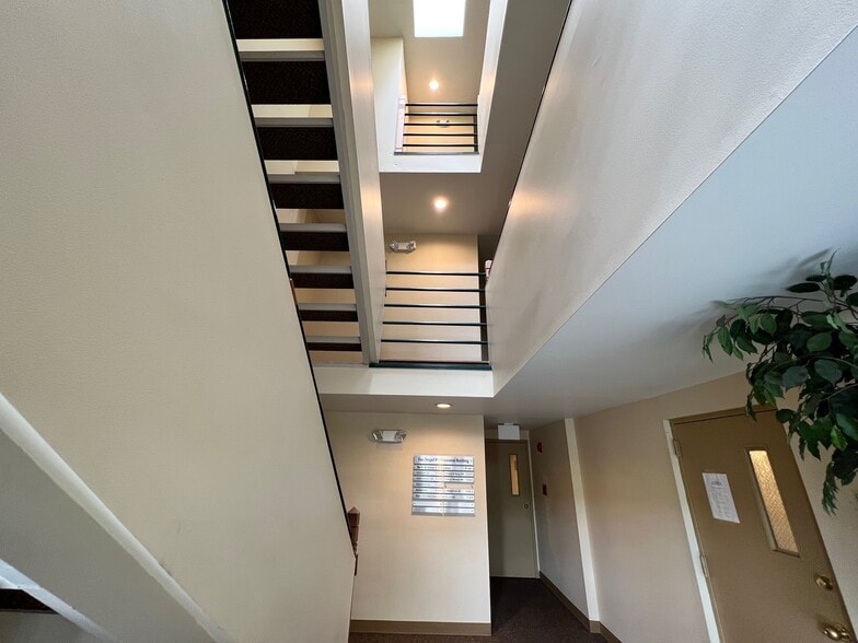 1326 Freeport Rd, Pittsburgh, PA for lease - Interior Photo - Image 3 of 7