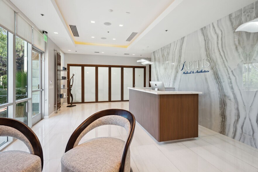 11189 Sorrento Valley Rd, San Diego, CA à vendre - Photo du bâtiment - Image 3 de 23