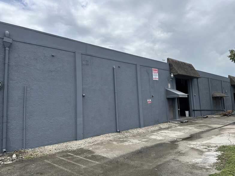 3300-3321 NW 37th St, Miami, FL for sale - Building Photo - Image 1 of 1