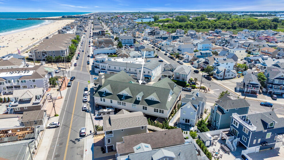 580 Main St, Manasquan, NJ à vendre - Photo du bâtiment - Image 2 de 29