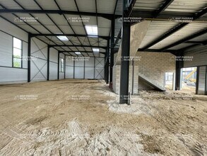 Flex in Chalifert for lease Interior Photo- Image 1 of 9