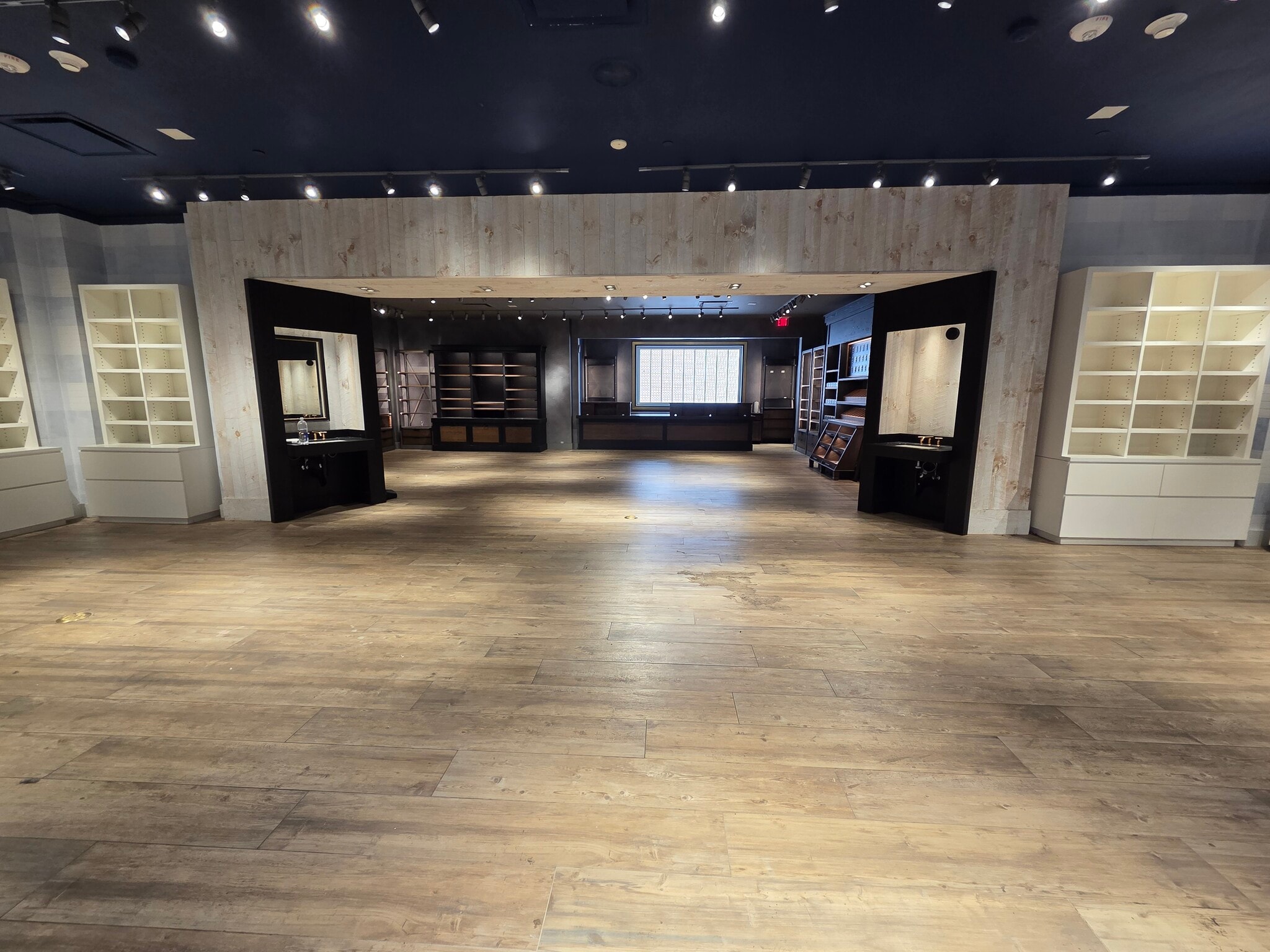 401 Center St NE, Salem, OR for lease Interior Photo- Image 1 of 15