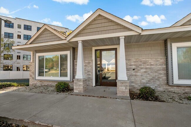 Plus de détails pour 2560-2568 Rice St, Saint Paul, MN - Bureau à vendre