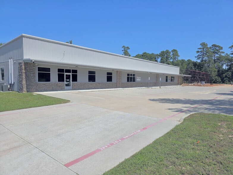 8895 Cowl Spur Ct, Conroe, TX à louer - Photo du bâtiment - Image 1 de 3