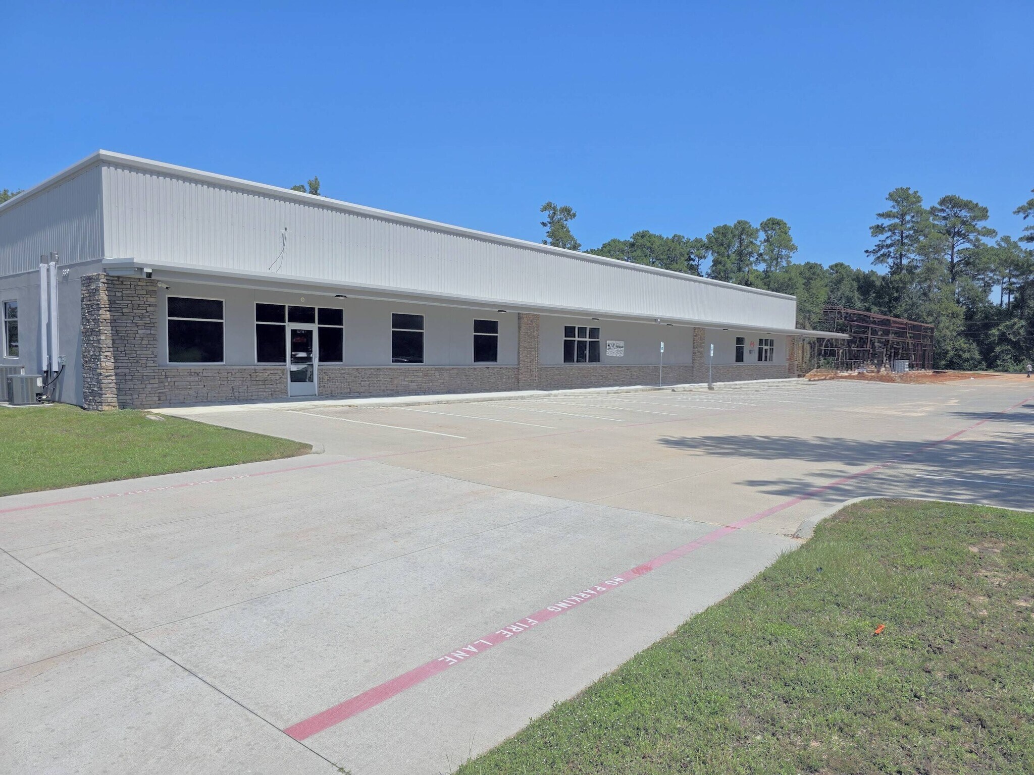 8895 Cowl Spur Ct, Conroe, TX à louer Photo du bâtiment- Image 1 de 4