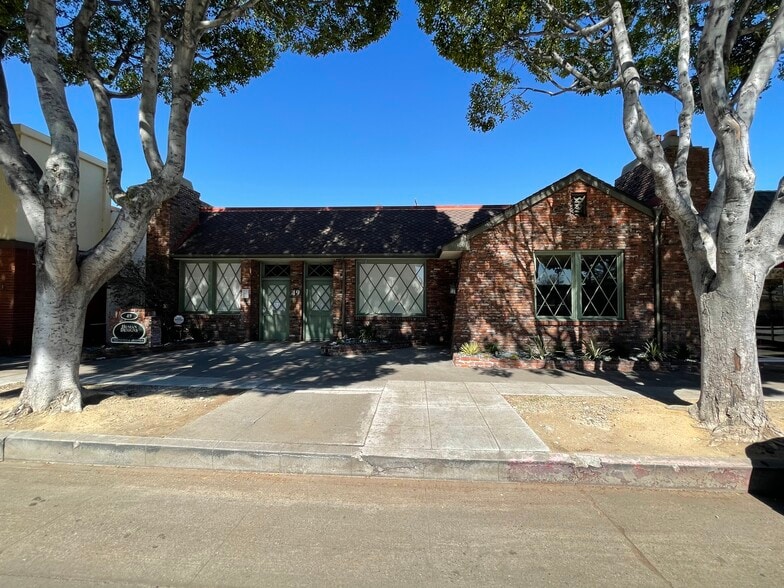 49-53 E Foothill Blvd, Arcadia, CA à louer - Photo du bâtiment - Image 3 de 7