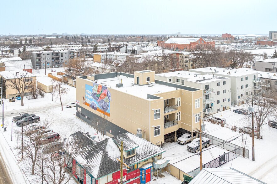 10707 103 St NW, Edmonton, AB à vendre - Aérien - Image 2 de 2
