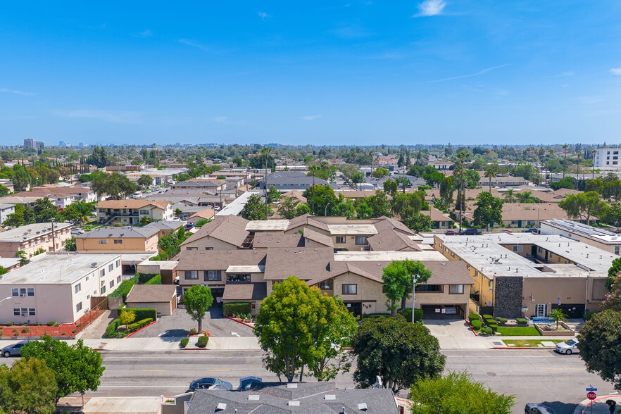918 Romneya Dr, Anaheim, CA for sale - Building Photo - Image 2 of 25