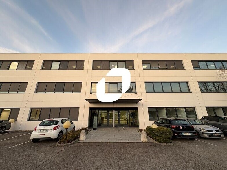 23 Rue Maryse Bastié, Bron for lease - Building Photo - Image 3 of 10
