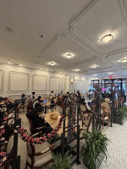 1645-1659 Third Ave, New York, NY à louer - Photo du bâtiment - Image 2 de 9