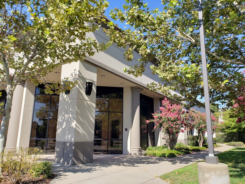 2210 Plaza Dr, Rocklin, CA for lease - Building Photo - Image 1 of 6