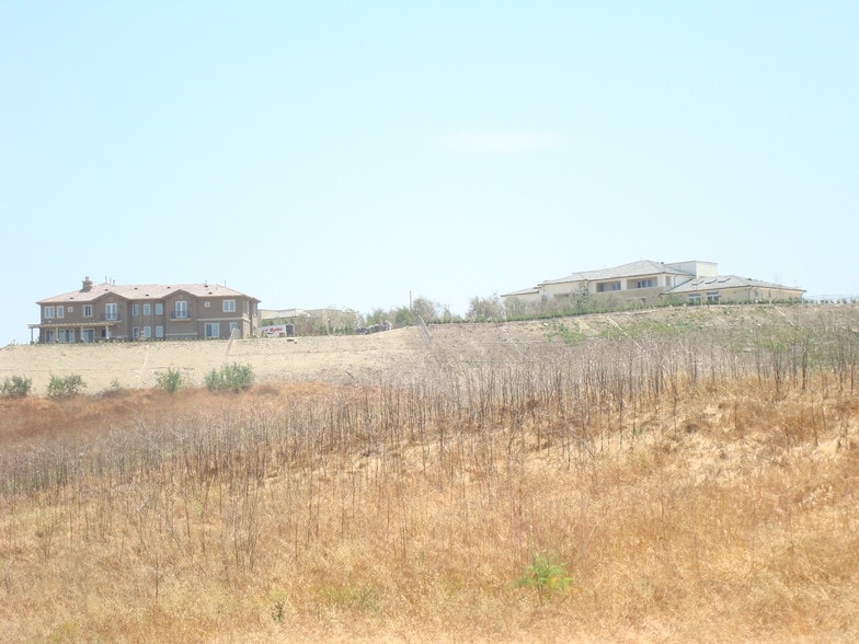 E Avenida De Santiago, Anaheim Hills, CA for sale - Primary Photo - Image 1 of 7
