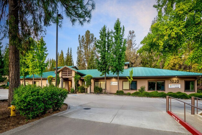 Plus de détails pour 944 McCourtney Rd, Grass Valley, CA - Bureau à louer