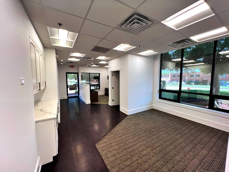 1894-1908 Techny Ct, Northbrook, IL for lease - Building Photo - Image 2 of 5