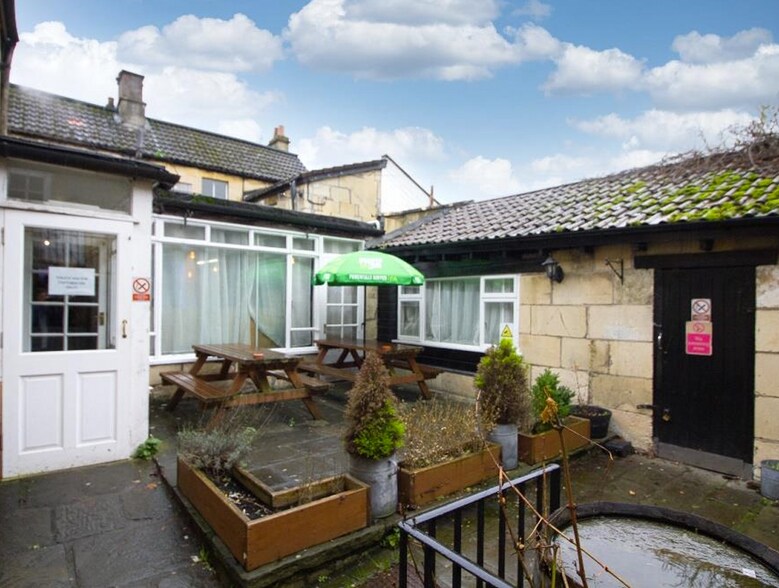 223 London Rd E, Bath à vendre - Photo du bâtiment - Image 3 de 11