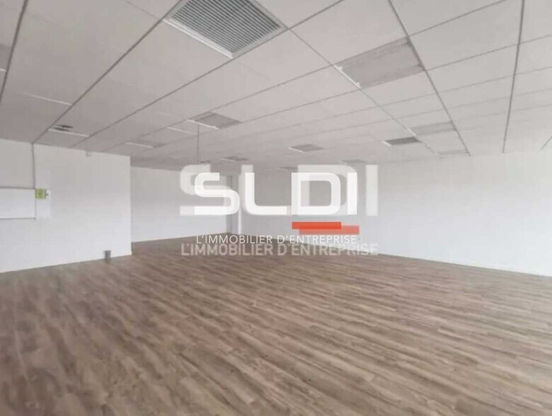 Chemin Des Guinguettes, Vaulx-Milieu for lease - Building Photo - Image 1 of 9