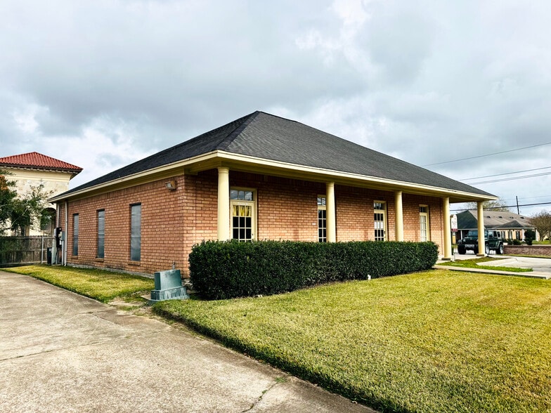 6410 Wellington Pl, Beaumont, TX for lease - Building Photo - Image 3 of 4