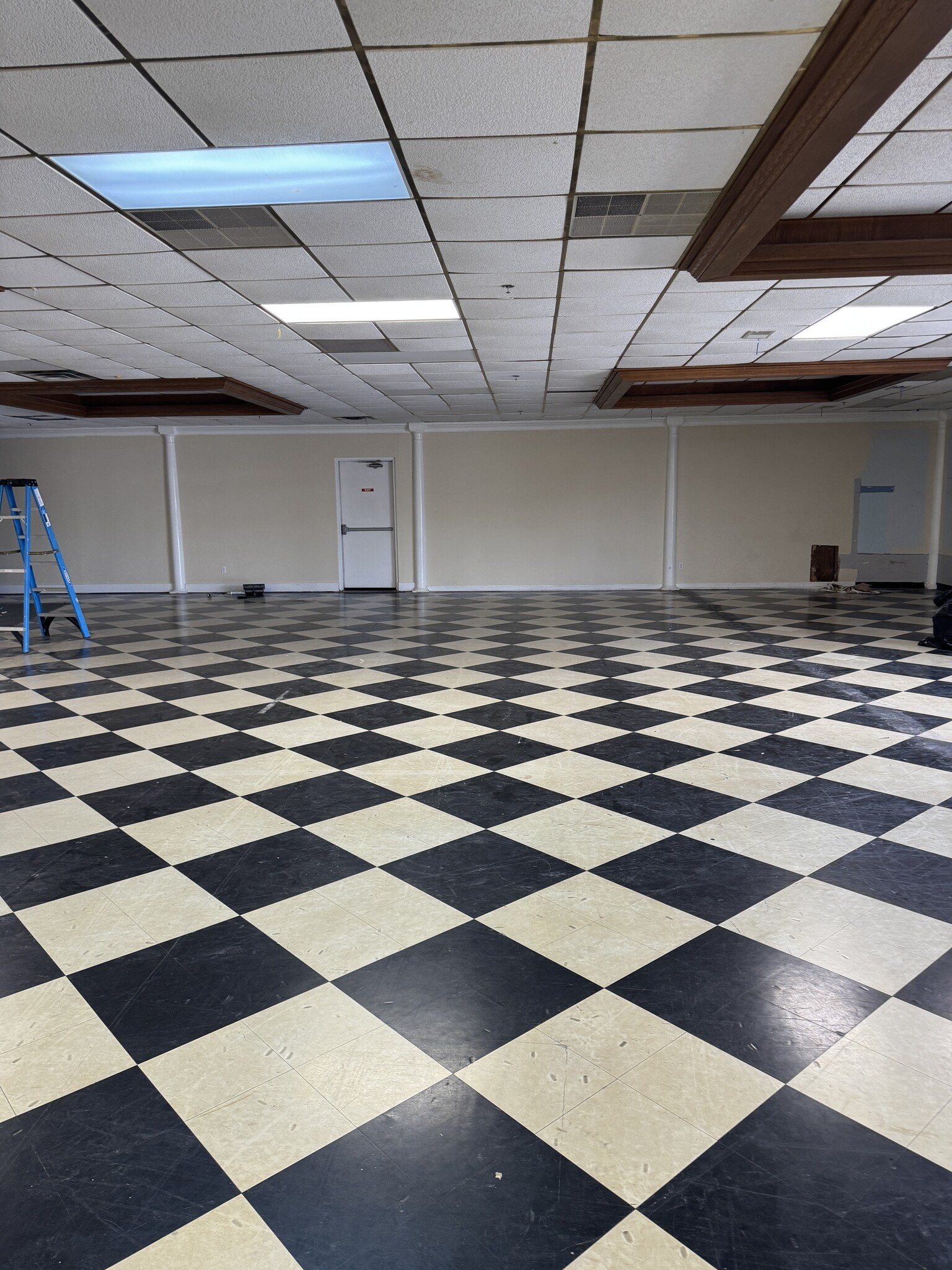 3410 Bashford Avenue Ct, Louisville, KY for lease Interior Photo- Image 1 of 2