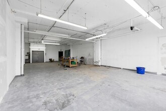 5333-5335 Av Casgrain, Montréal, QC for lease Interior Photo- Image 1 of 5