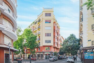 Plus de détails pour Multi-résidentiel à vendre