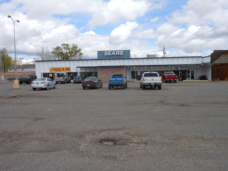 801-807 N Federal Blvd, Riverton, WY for lease - Primary Photo - Image 1 of 5