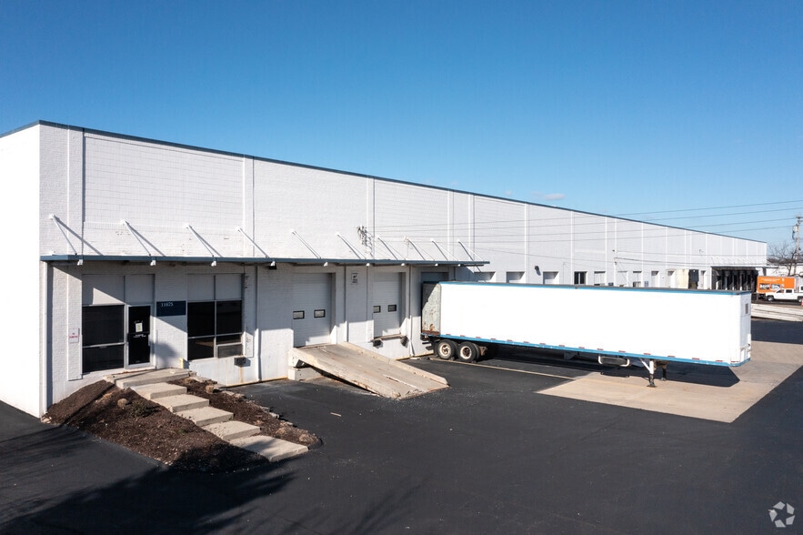 11717-11725 Chesterdale Rd, Springdale, OH for lease - Building Photo - Image 2 of 16