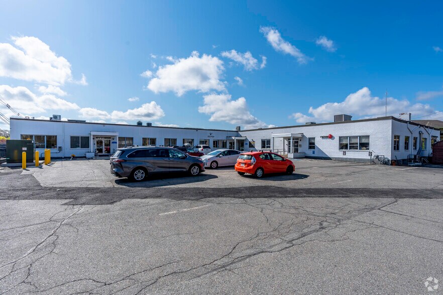 25-29 Needham St, Newton, MA à louer - Photo du bâtiment - Image 3 de 18